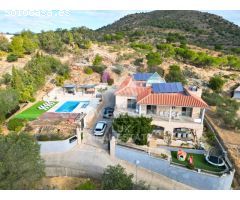 Villa de lujo en Vilajuïga, a 9 km de las playas de la Costa Brava