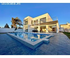 Chalet de lujo con piscina en Empuriabrava