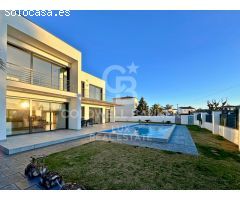 Chalet de lujo con piscina en Empuriabrava