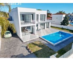 Chalet de lujo con piscina en Empuriabrava