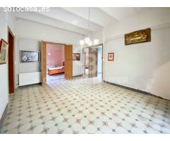 Vivienda a tres calles en el corazón de Castello dEmpuries