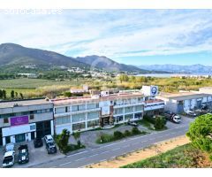 Edificio con local comercial y apartamento en venta en El Port de la Selva