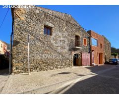 Casa de pueblo con vistas a los Pirineos en el Alt Empordà