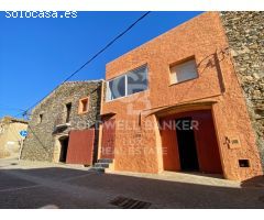 Casa de pueblo con vistas a los Pirineos en el Alt Empordà