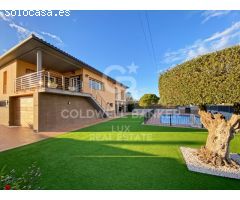 Casa con piscina y garaje en Vilamalla