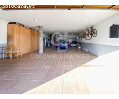 Casa con piscina y garaje en Vilamalla