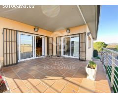 Casa con piscina y garaje en Vilamalla