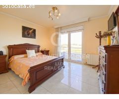 Casa con piscina y garaje en Vilamalla