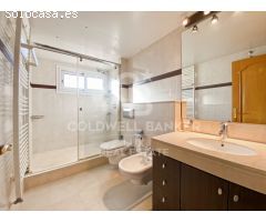 Casa con piscina y garaje en Vilamalla