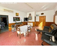 Casa con terraza soleada y garaje en Borrassà