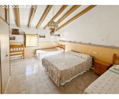 Casa con terraza soleada y garaje en Borrassà