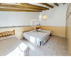Casa con terraza soleada y garaje en Borrassà
