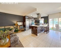 Casa con jardín soleado y garaje en venta en Empuriabrava