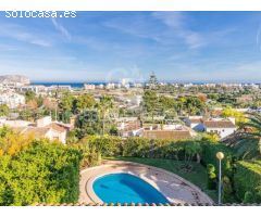 Villa elegante con vistas al mar