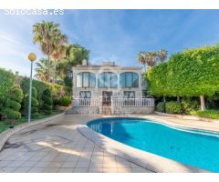 Villa elegante con vistas al mar