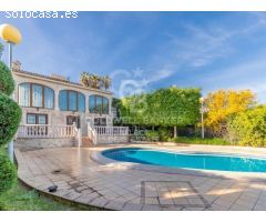 Villa elegante con vistas al mar