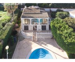 Villa elegante con vistas al mar