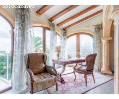 Villa elegante con vistas al mar