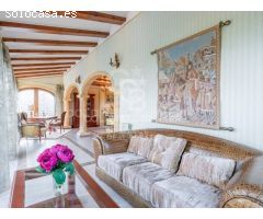 Villa elegante con vistas al mar