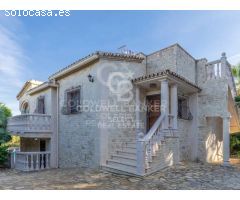 Villa elegante con vistas al mar