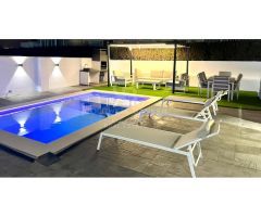 Encantador chalet reformado de 3 habitaciones con piscina privada en el Centro