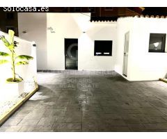 Encantador chalet reformado de 3 habitaciones con piscina privada en el Centro