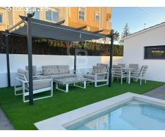 Encantador chalet reformado de 3 habitaciones con piscina privada en el Centro