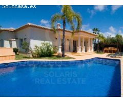 Tu refugio ideal: elegante villa de 3 habitaciones con piscina, en una zona