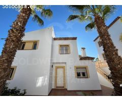 VILLA DE VACACIONES DE 3 DORMITORIOS EN JÁVEA € 427.500
