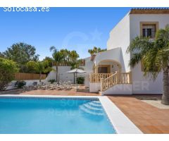 VILLA DE VACACIONES DE 3 DORMITORIOS EN JÁVEA € 427.500