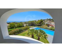 Encantadora villa de 4 dormitorios con vistas al mar en Balcón al Mar, Jávea.