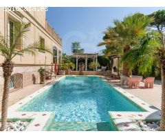 Elegancia Colonial en Las Rotas: Villa Exclusiva a unos pasos del mar