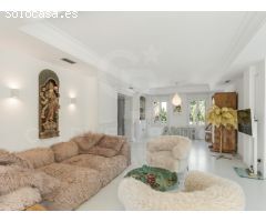 Elegancia Colonial en Las Rotas: Villa Exclusiva a unos pasos del mar