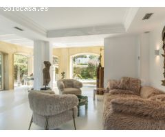 Elegancia Colonial en Las Rotas: Villa Exclusiva a unos pasos del mar