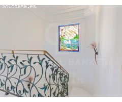 Elegancia Colonial en Las Rotas: Villa Exclusiva a unos pasos del mar