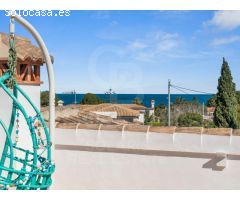 Elegancia Colonial en Las Rotas: Villa Exclusiva a unos pasos del mar