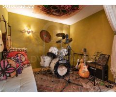 Elegancia Colonial en Las Rotas: Villa Exclusiva a unos pasos del mar