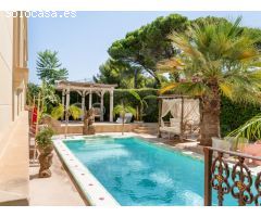 Elegancia Colonial en Las Rotas: Villa Exclusiva a unos pasos del mar