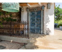 Elegancia Colonial en Las Rotas: Villa Exclusiva a unos pasos del mar