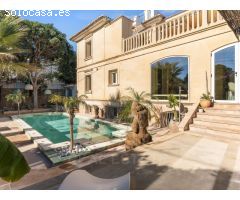 Elegancia Colonial en Las Rotas: Villa Exclusiva a unos pasos del mar