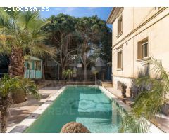 Elegancia Colonial en Las Rotas: Villa Exclusiva a unos pasos del mar