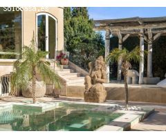Elegancia Colonial en Las Rotas: Villa Exclusiva a unos pasos del mar