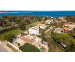 Elegancia Colonial en Las Rotas: Villa Exclusiva a unos pasos del mar