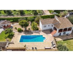 Dos casas con vistas al mar en Tarraula, Jávea - El encanto mediterráneo se