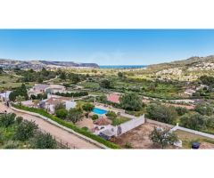 Dos casas con vistas al mar en Tarraula, Jávea - El encanto mediterráneo se