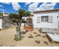 Dos casas con vistas al mar en Tarraula, Jávea - El encanto mediterráneo se