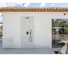 Dos casas con vistas al mar en Tarraula, Jávea - El encanto mediterráneo se
