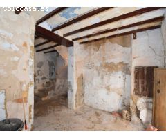 Encantadora Casa Adosada con Gran Potencial en Teulada - Centro