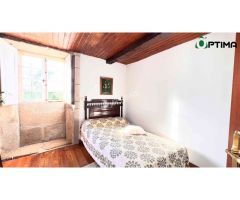 Casa de piedra con hórreo y finca en ayuntamiento de Silleda