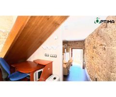 Casa de piedra en ayuntamiento de Boiro